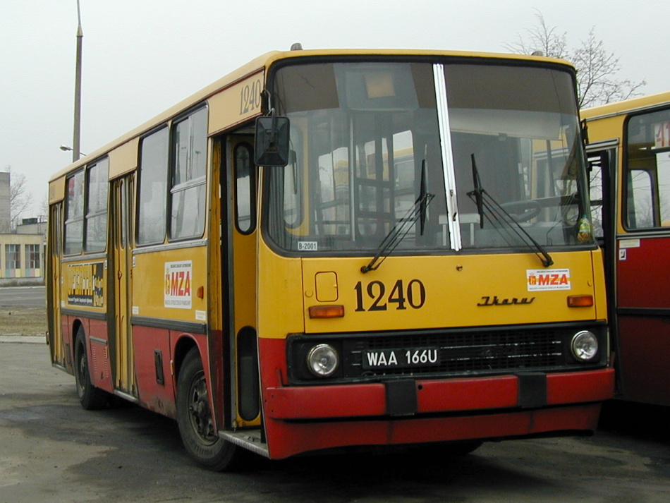 1240
Ikarus jeszcze w formie.
Słowa kluczowe: IK260 1240 ZajezdniaOstrobramska 2001