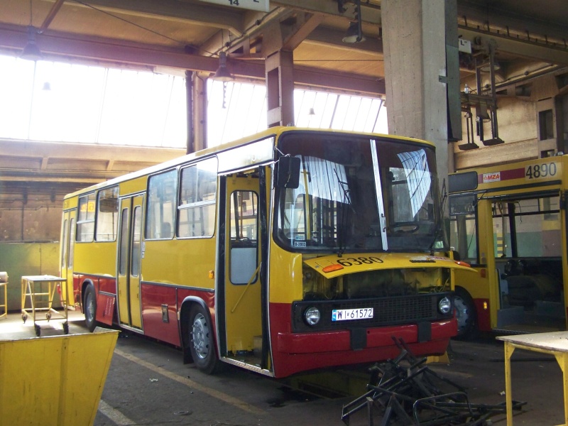 6380
Właściwie prócz wnętrza (niestety), to nowy autobus
Słowa kluczowe: Ik260 6380 ORT 2009