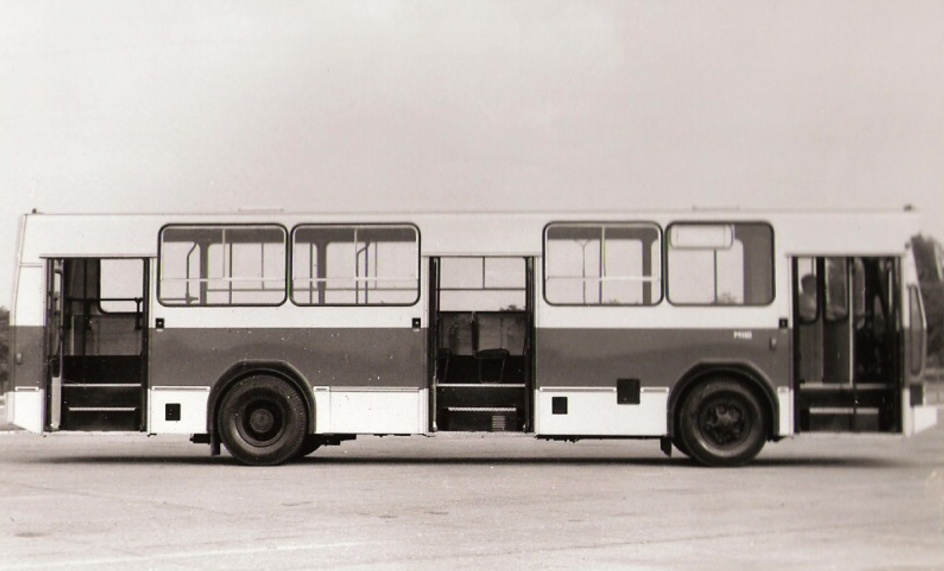 Jelcz M110
Prezentacja dla Warszawy. Autobus był całkowicie mechanicznie Ikarusem 260 z karoserią i wnętrzem Jelcza. To prototyp Jelcza M11
Słowa kluczowe: Jelcz M110