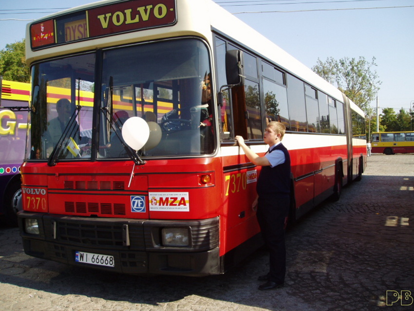 7370
 Żal wierzyć, że już po nim (o Volvo mówić)
Słowa kluczowe: M180 7370 ZajezdniaWoronicza 2005