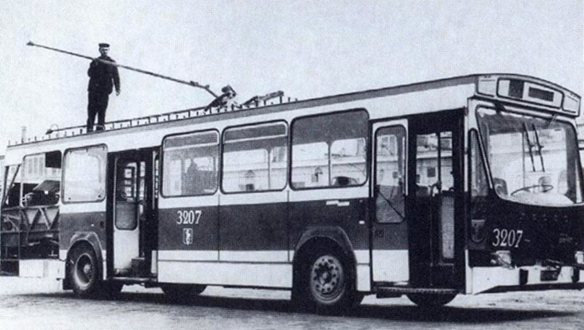 3207
Pamiętacie autobus, który został trolejbusem? Od wczoraj po latach mamy ciąg dalszy jego historii, o czym za chwilę...

Zdjęcie z archiwum CWS
Słowa kluczowe: PR100 3207 CWS 1975