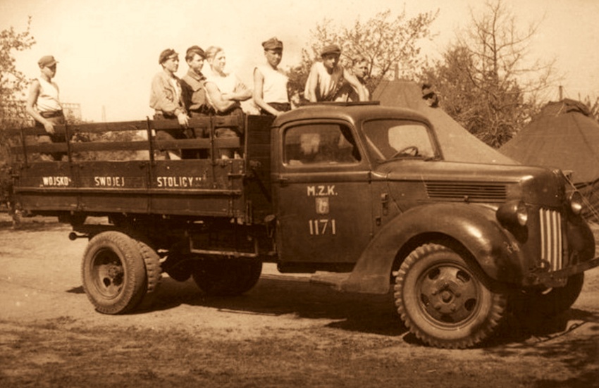 1171
"Autobus" od wojska
Słowa kluczowe: FordV3000S 1171 1946