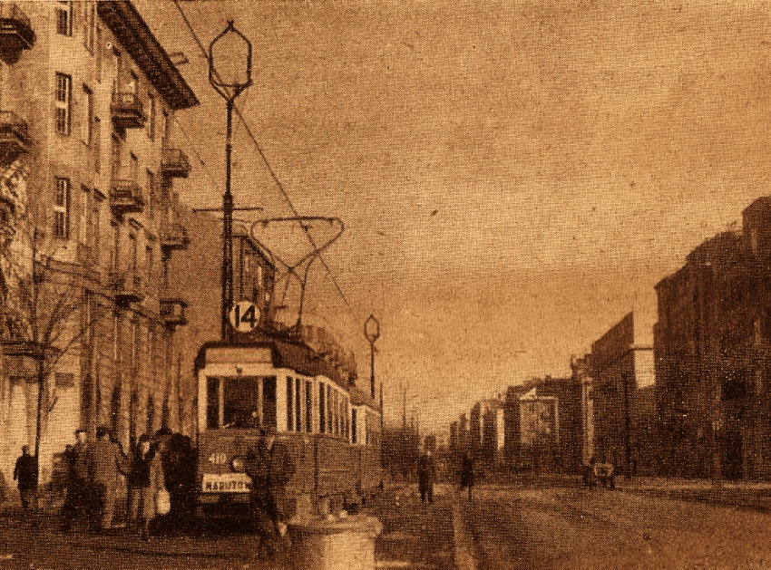 419
Czternastka podąża w kierunku Placu Narutowicza. 
Wagon K, produkcja 1940, , kasacja 1.03.1971 
Słowa kluczowe: Wagon K 419 14 Filtrowa 1948