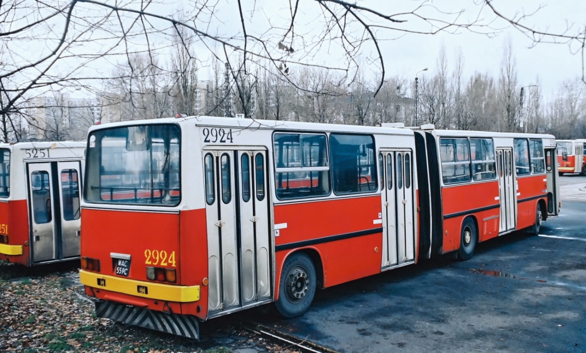 2924
Foto: Maciej Turkowski.
Słowa kluczowe: IK280 2924 ZajezdniaInflancka 1994