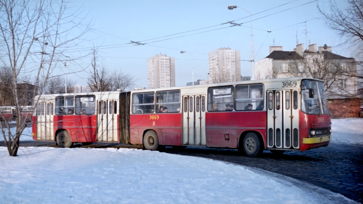 3069
Za trolejbus.

Foto: Maciej Turkowski
Z archiwum MZA.
Słowa kluczowe: IK280 3069 51 Wilanowska 1994