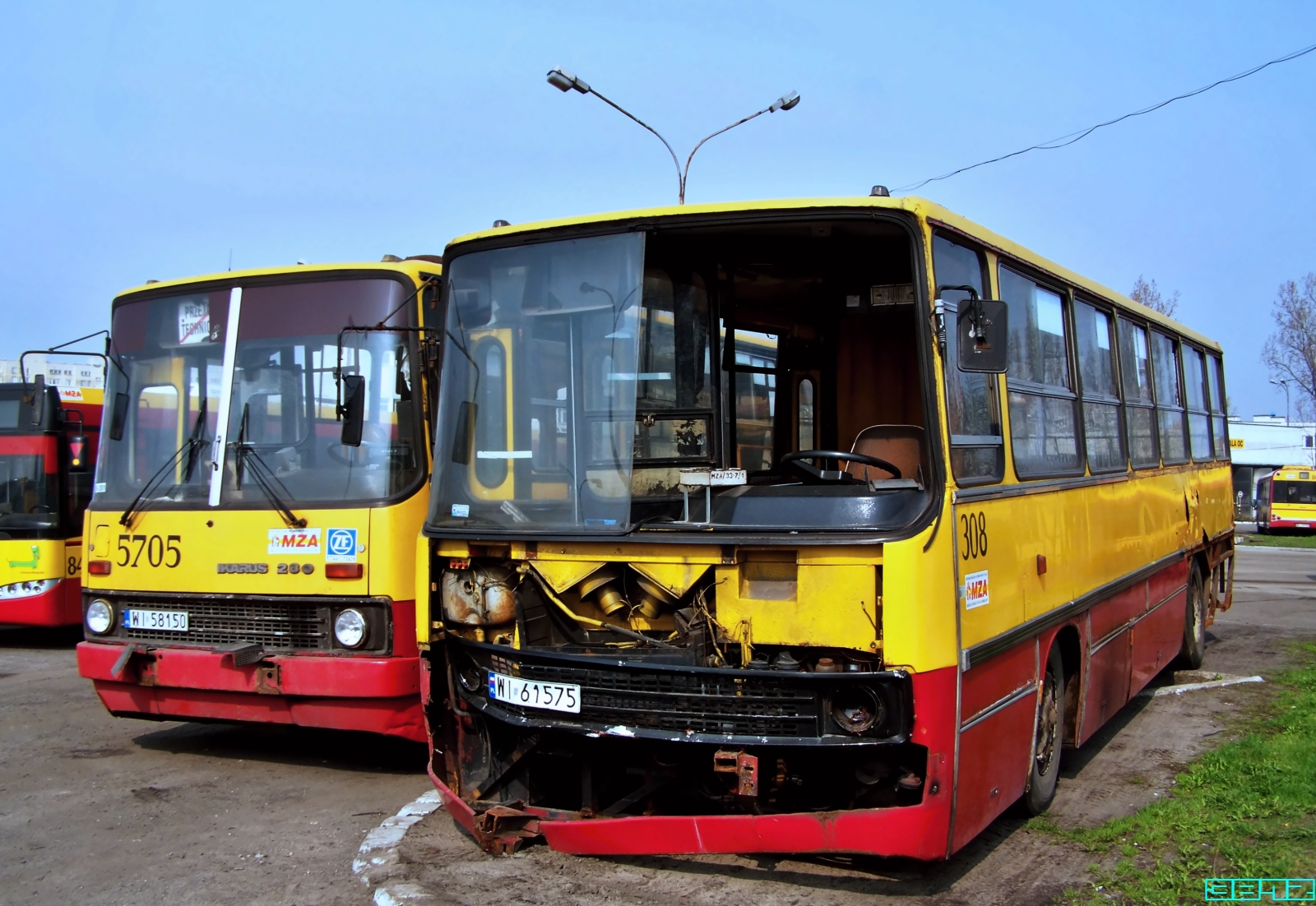 308, 5705
Słowa kluczowe: IK260 308 IK280 5705 ZajezdniaOstrobramska 2010