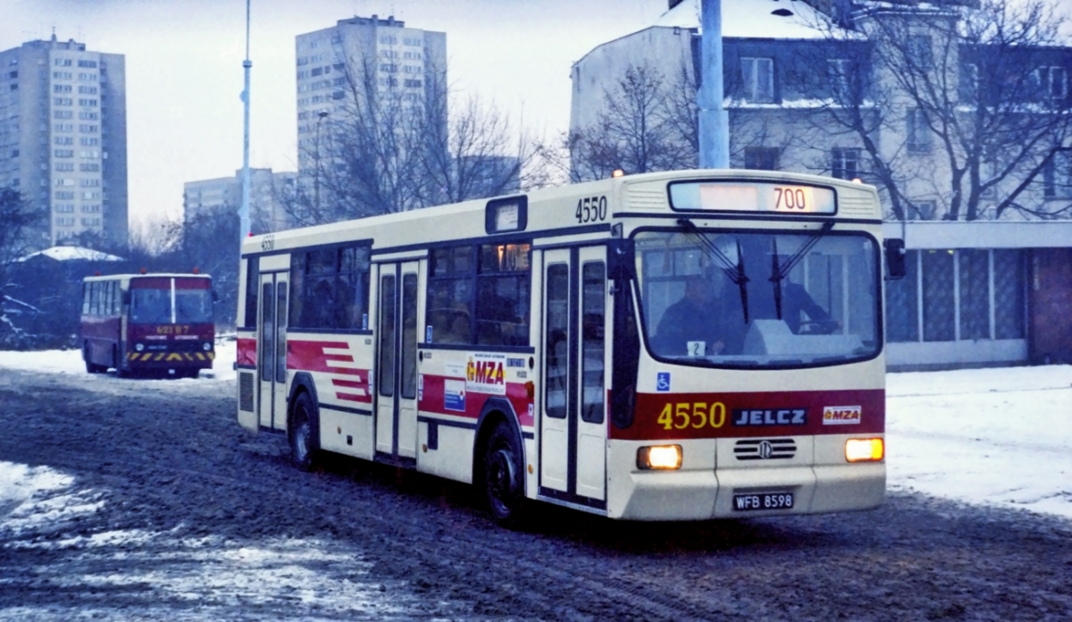 4550
Foto: Maciej Turkowski.
Z archiwum MZA.
Słowa kluczowe: M121MB 4550 700 Wilanowska 1996