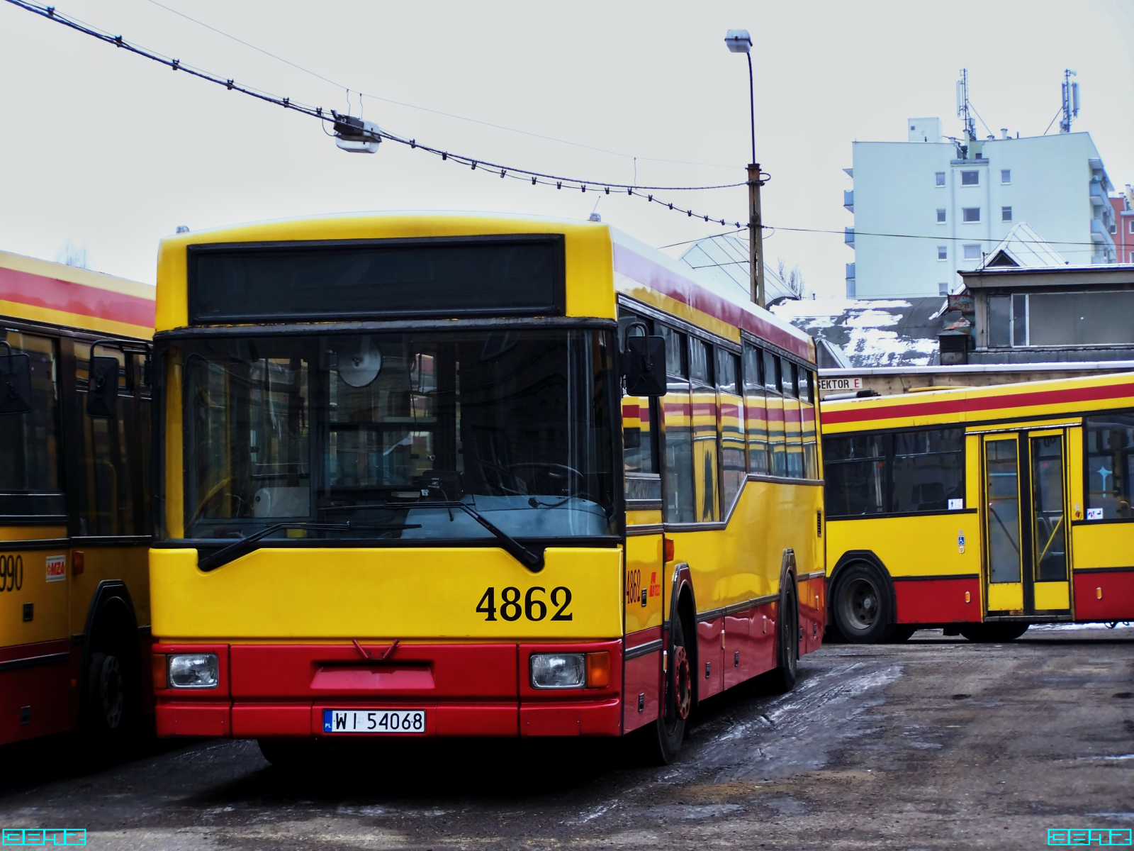 4862
Słowa kluczowe: M121M 4862 ZajezdniaRedutowa 2011