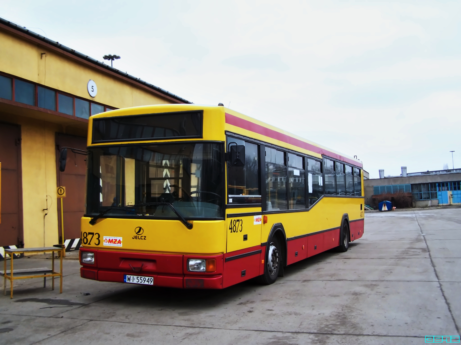 4873
Słowa kluczowe: M121M 4873 ZajezdniaStalowa 2009