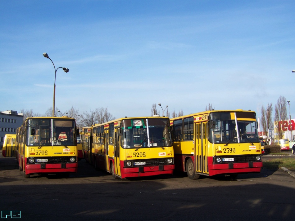 5005, 5702, 5202, 2590
To już archiwum. 
Mówiąc o Ikarusach na Ostrobramskiej.
5202 jeszcze przed odbudową.
Słowa kluczowe: IK280 5005 5702 5202 2590 ZajezdniaOstrobramska 2008