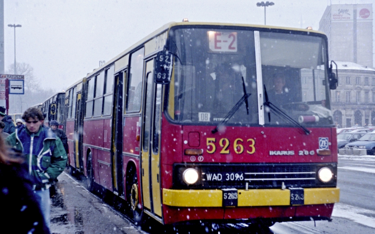 5263
Z archiwum MZA.
Fot: Maciej Turkowski.
Słowa kluczowe: IK280 5263 E-2 PlacBankowy 1995