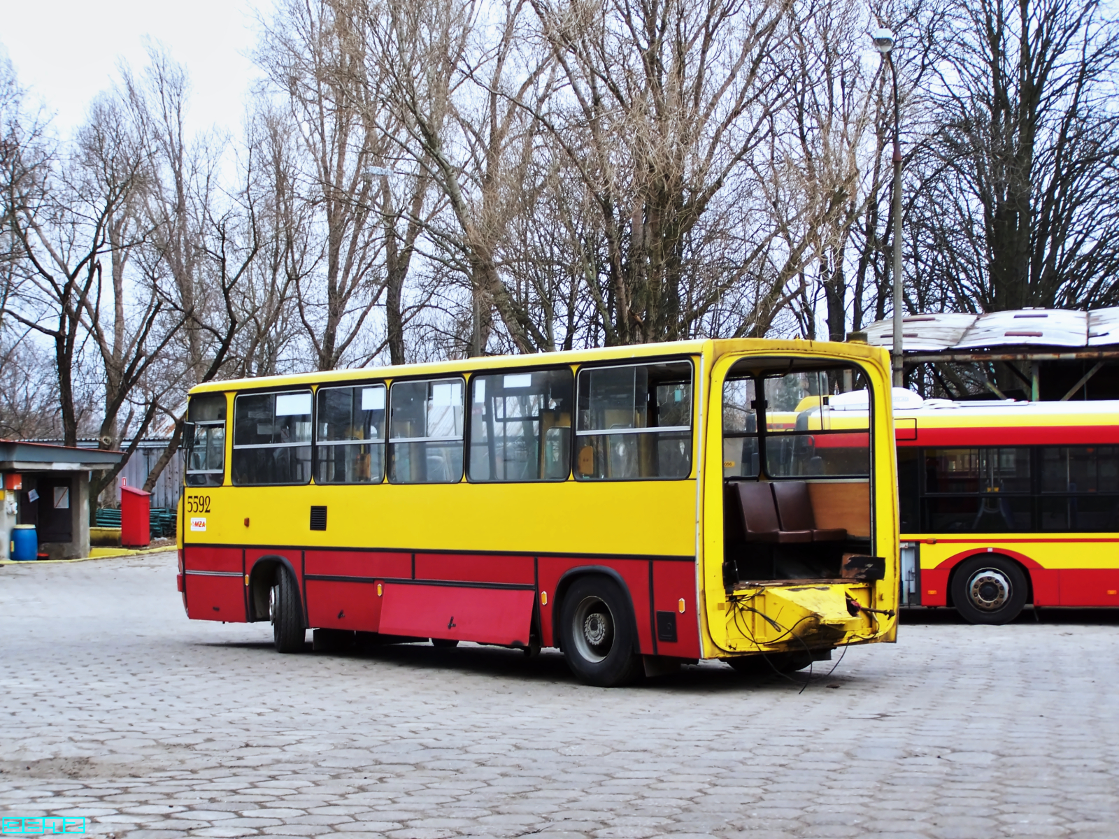 5592
Słowa kluczowe: IK280 5592 ORT 2011