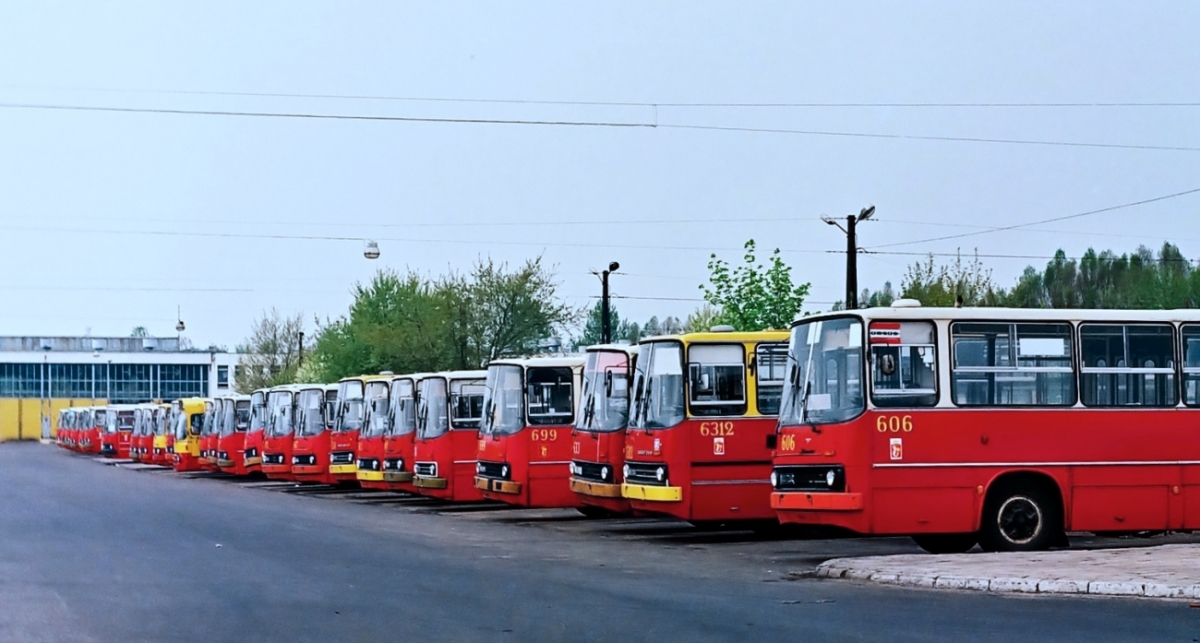 606, 633, 699, 6312
Foto: Maciej Turkowski.
Słowa kluczowe: IK260 606 633 699 6312 ZajezdniaKleszczowa 1994