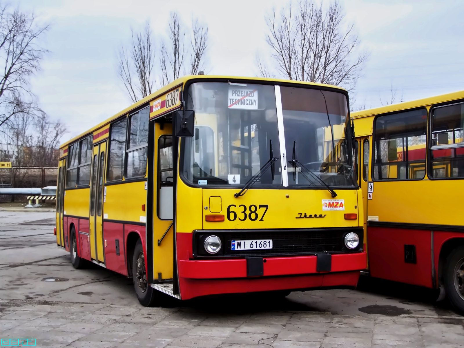 6387
Słowa kluczowe: IK260 6387 ZajezdniaStalowa 2009