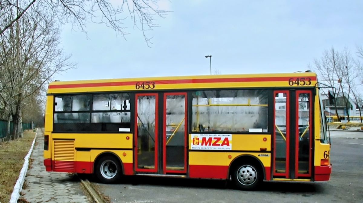 6453
Z archiwum MZA.
Fot. Andrzej Neuman.
Słowa kluczowe: IK405 6453 ZajezdniaInflancka 2001