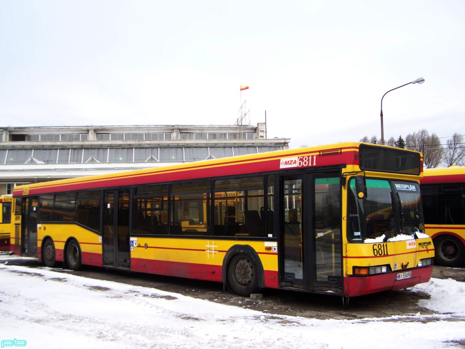 6811
Już wtedy mocno kulał.
Słowa kluczowe: N4020 6811 T4 2009