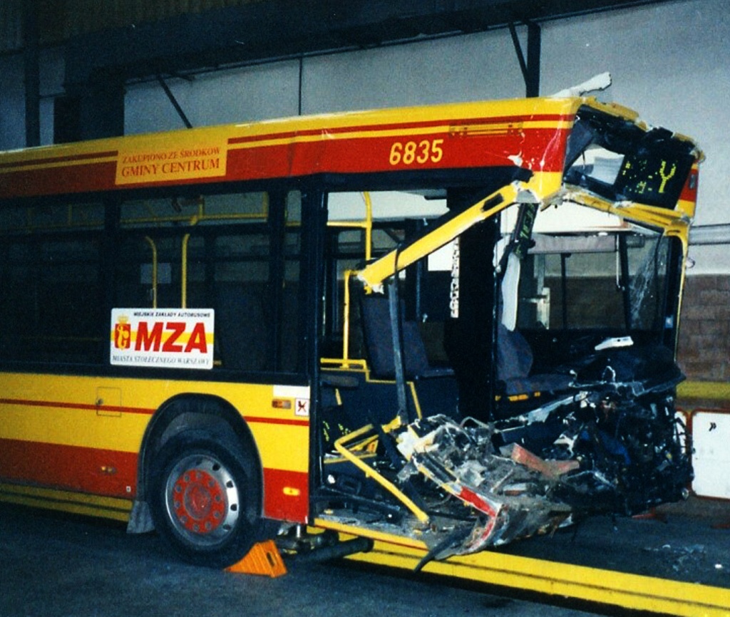 6835
Jednak dzielny CWS odbudował autobus. 
Co prawda ponad rok trwała ta naprawa.
Słowa kluczowe: N4020td 6835 T4 1998