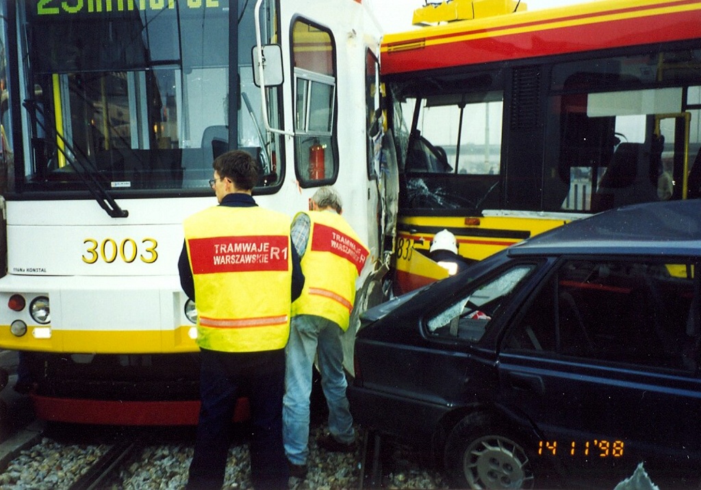 6835, 3003
Mały wypadek sprzed 17 lat.
Słowa kluczowe: N4020td 6835 510 116Na 3003 25 AlejeJerozolimskie 1998