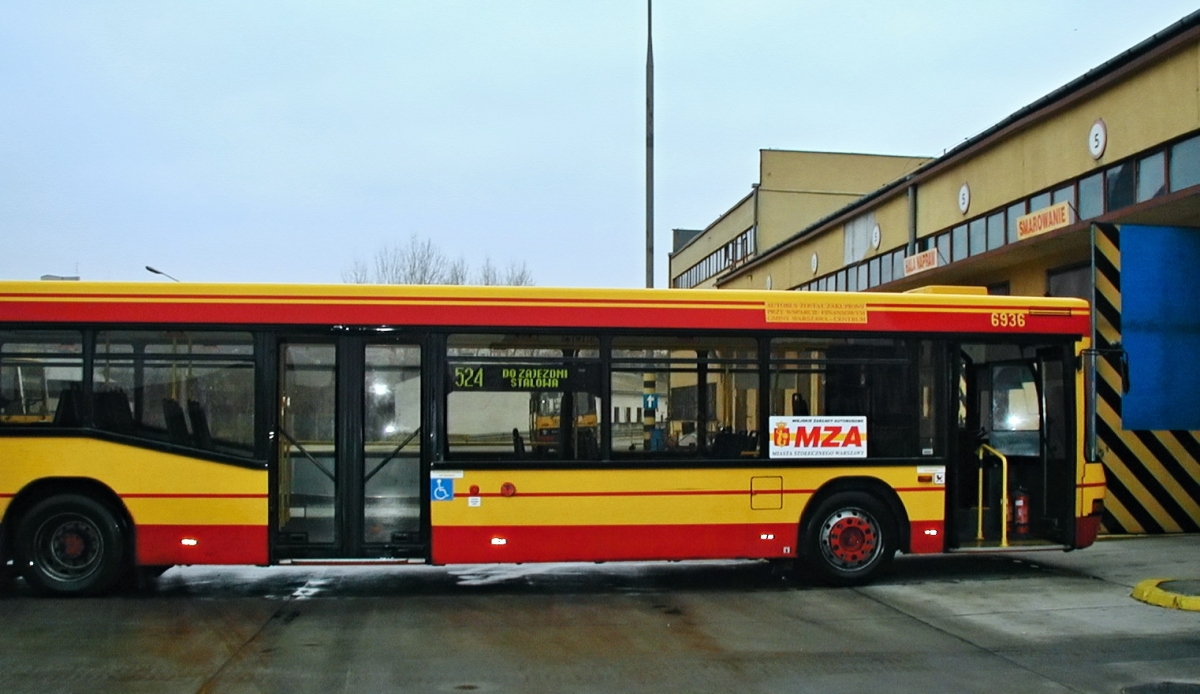 6936
Neoplan z nowym na próbach systemem informacyjnym R&G.

Foto: Andrzej Neuman MZA.
Słowa kluczowe: N4020 6936 524 ZajezdniaStalowa 2001