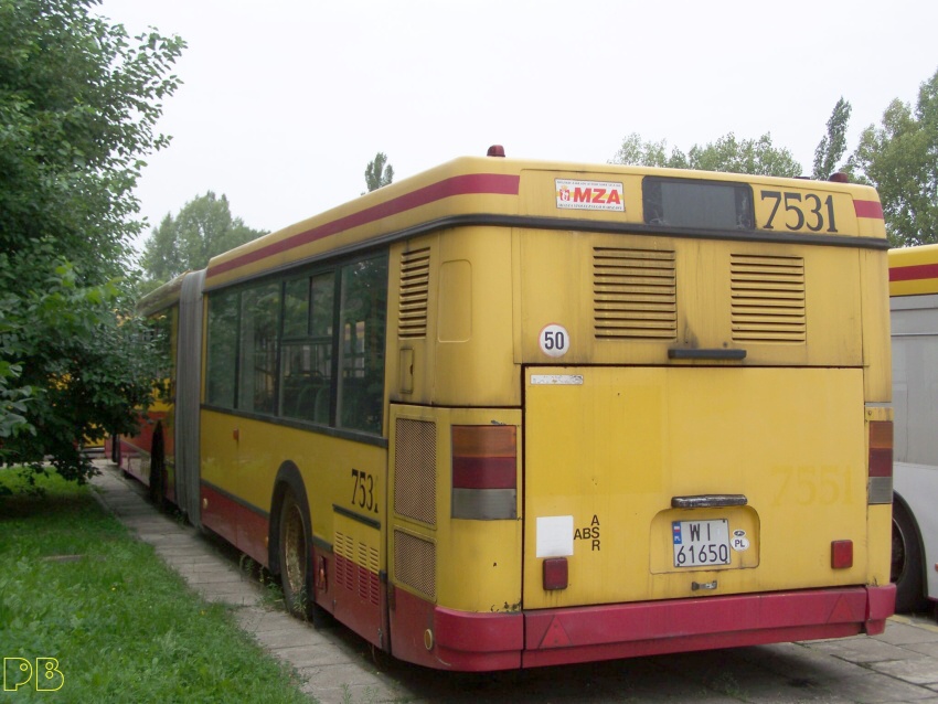 7531
Fajny by był z niego zabytek. Gdyby nie to, że złamał się na pół w dachu.
Słowa kluczowe: Ik417 7531 ORT 2008