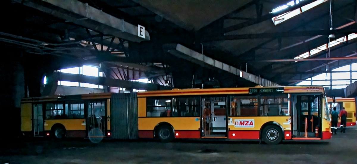 7550, 7551
Z archiwum MZA.
Fot. Andrzej Neuman.
Słowa kluczowe: IK417 7550 7551 ZajezdniaInflancka 2001