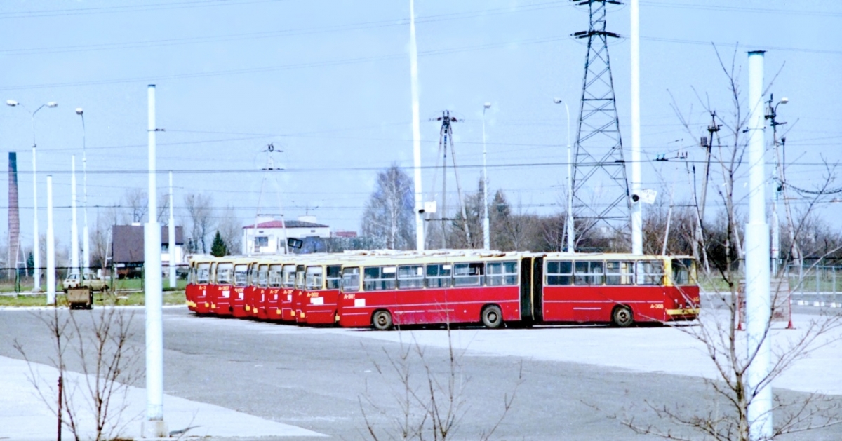 A-308, A-302
Z archiwum MZA.
Fot: Maciej Turkowski.
Słowa kluczowe: IK280 A-308 A-302 ZajezdniaPiaseczno 1994