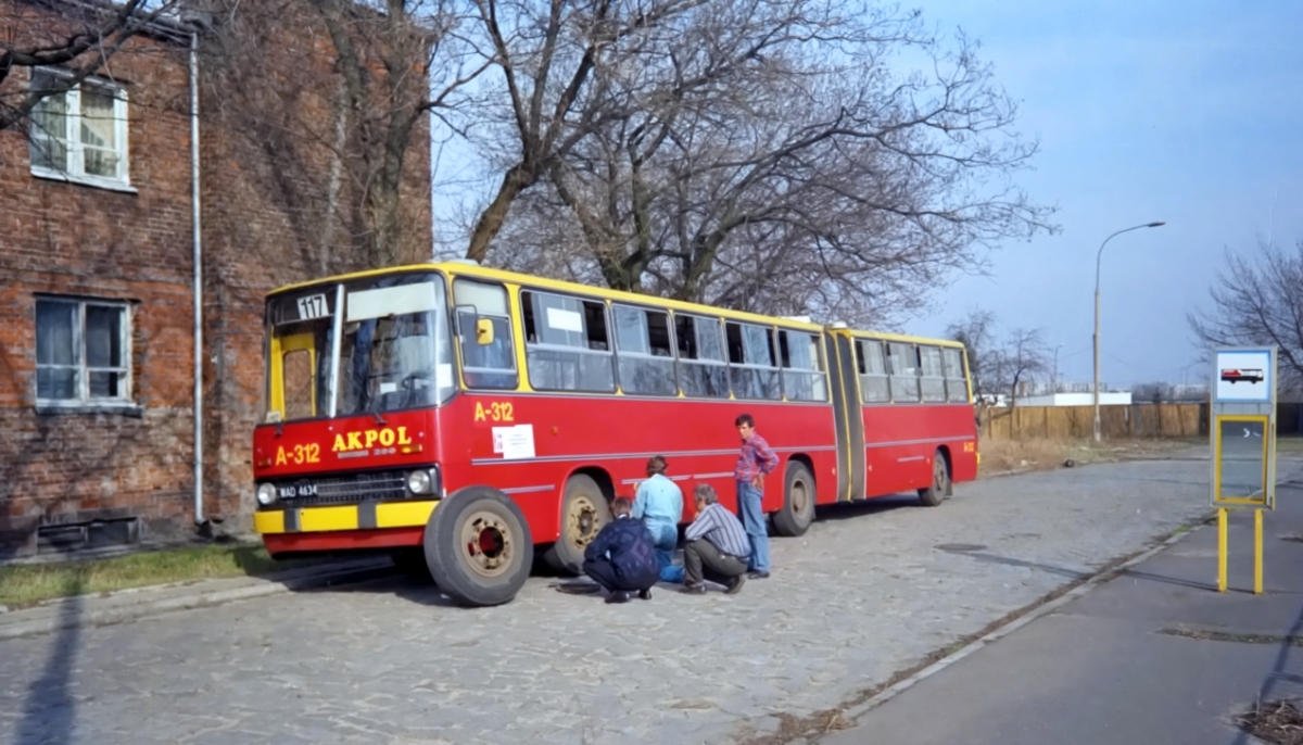 A-312
Konsylium.

Z archiwum MZA.
Fot: Maciej Turkowski.
Słowa kluczowe: IK280 A-312 117 Wilanowska 1993