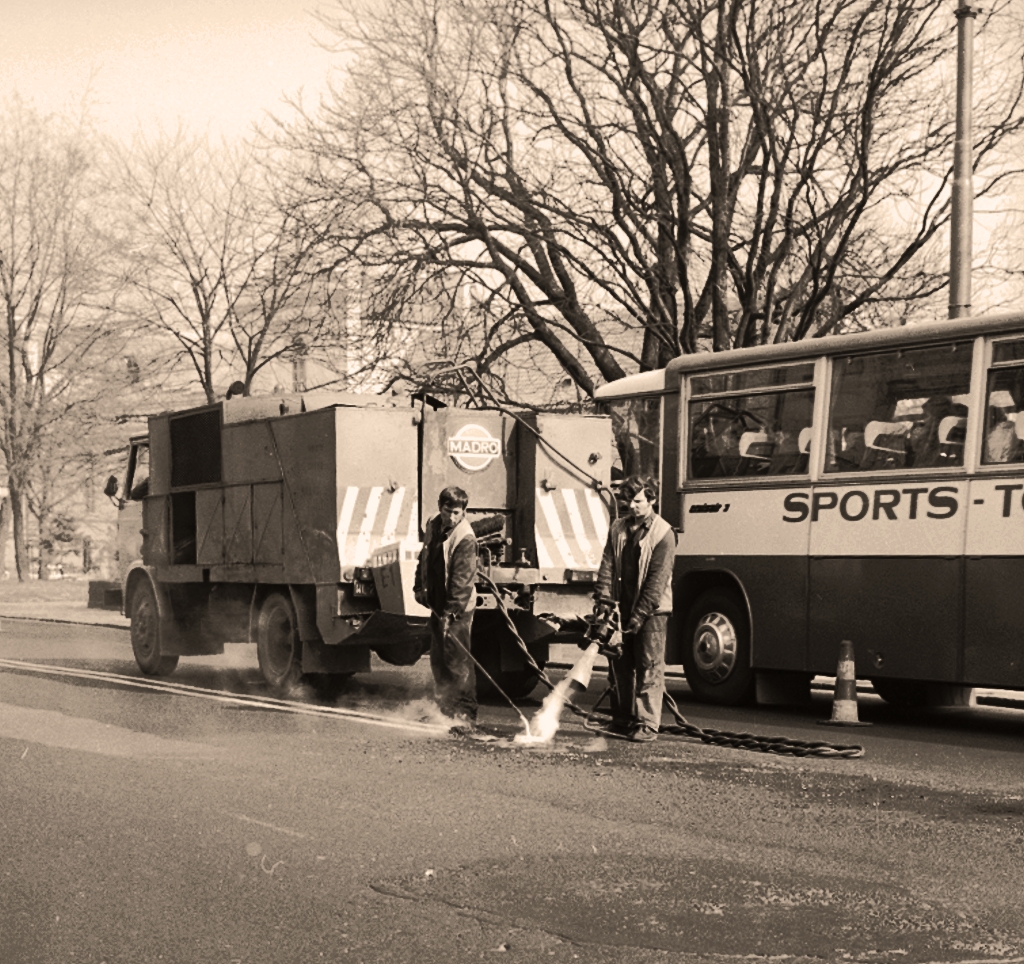 Berliet Cruisair3
Turystyczny kremowo-czerwony Berliet SPORTS-TOURIST.

Foto: Grażyna Rutowska.
Zdjęcie jest własnością NAC.
Wszelkie prawa zastrzeżone.

Słowa kluczowe: BerlietCruisair3 AlejeUjazdowskie 1977