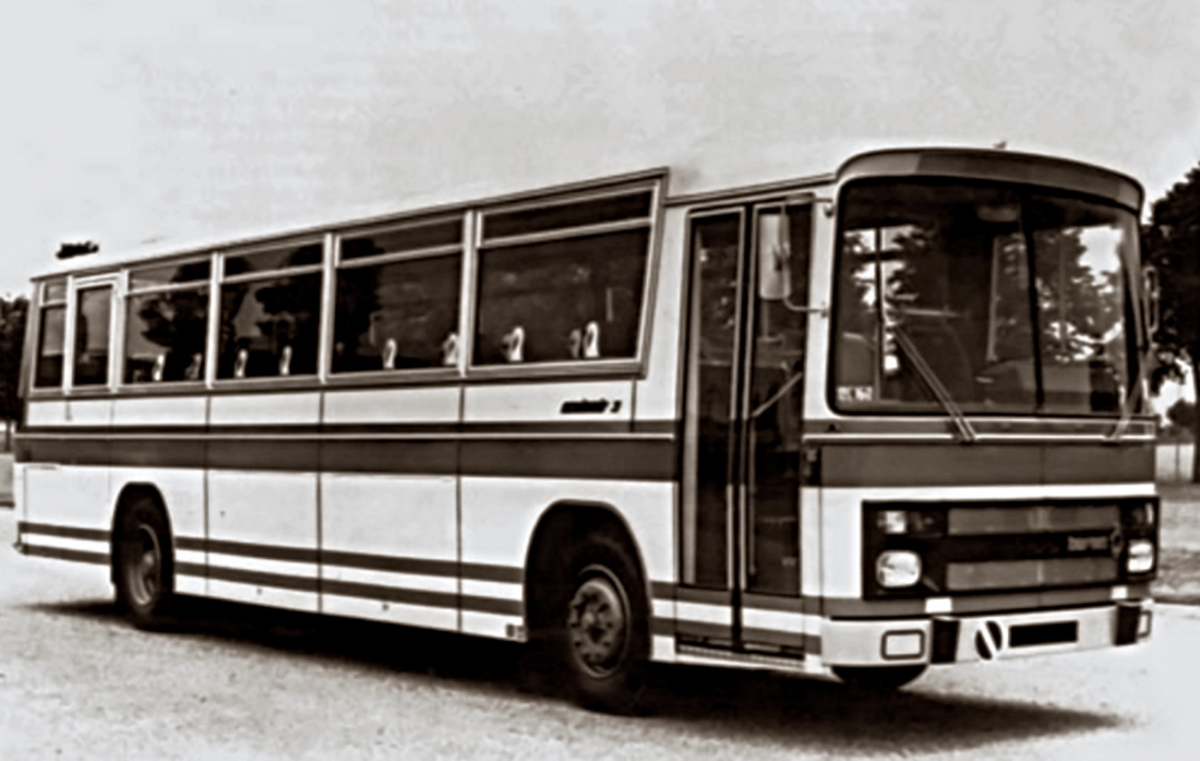 BerlietCruisair3
Silnik i podzespoły (przynajmniej w wersji dla Polski) były w zasadzie identyczne jak w PR100, stąd umieszczamy go w tym dziale.
Jelcz wzorował się na tym projekcie przy produkcji swojego autobusu turystycznego.
Słowa kluczowe: BerlietCruisair3 1973