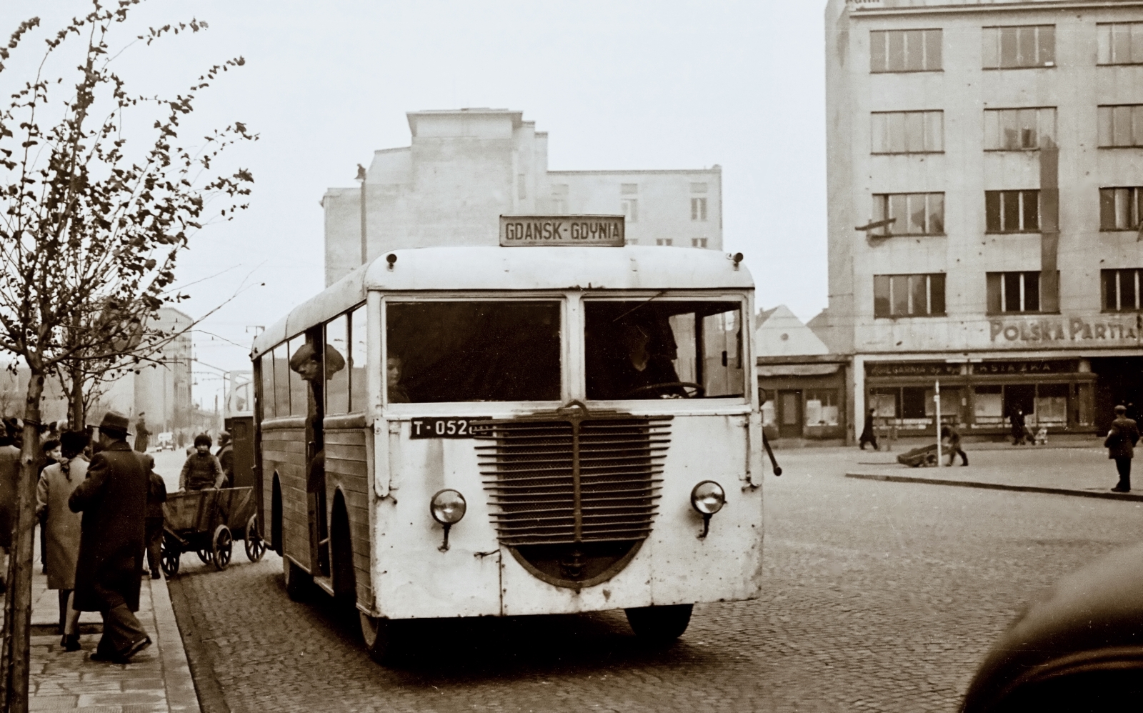 Bussing 4500T
Zdjęcie jest własnością NAC.
Wszelkie prawa zastrzeżone.

Słowa kluczowe: Bussing 4500T T-05286 Gdynia 1947