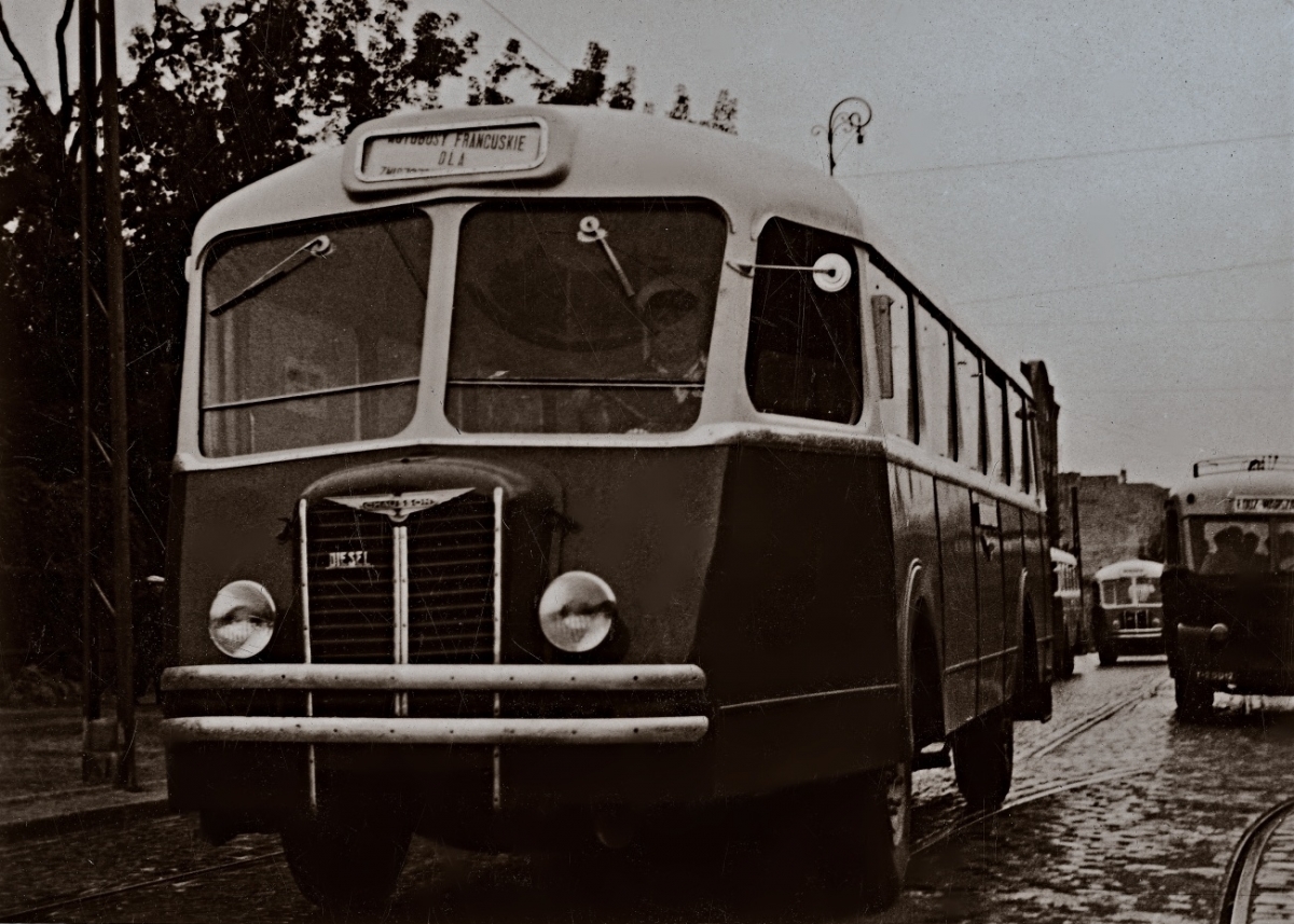 Chausson APH47
A gdzież to jesteśmy?

Zdjęcie jest własnością NAC.
Wszelkie prawa zastrzeżone.

Słowa kluczowe: APH47 1947