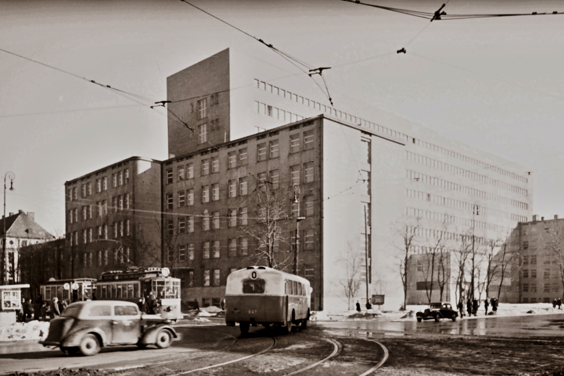 247
Zdjęcie jest własnością NAC.
Wszelkie prawa zastrzeżone.

Słowa kluczowe: APH47 247 O AlejaNiepodległościNowowiejska 1947