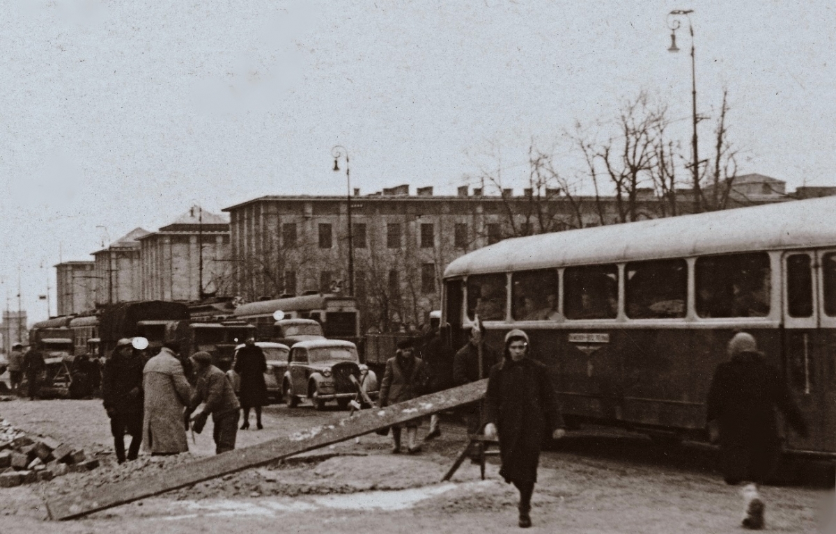 248
Zdjęcie jest własnością NAC.
Wszelkie prawa zastrzeżone.

Słowa kluczowe: APH47 248 AlejeJerozolimskieNowyŚwiat 1948