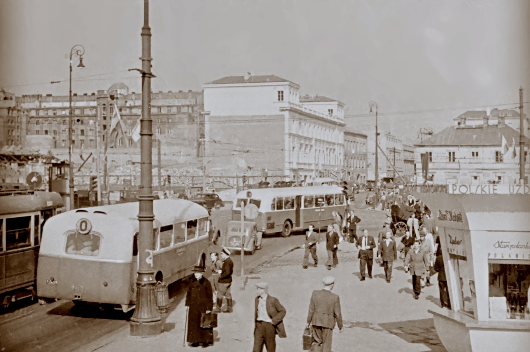 263
Zdjęcie jest własnością NAC.
Wszelkie prawa zastrzeżone.

Słowa kluczowe: APH47 263 O Tubauto E NowyŚwiatAlejeJerozolimskie 1948