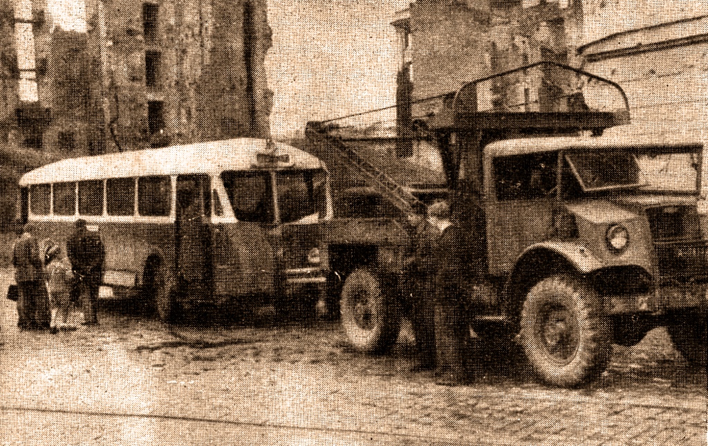 Chausson APH47
Rozbity Chausson ściągany Bedfordem na warsztat.
Słowa kluczowe: APH47 DługaNalewki 1948