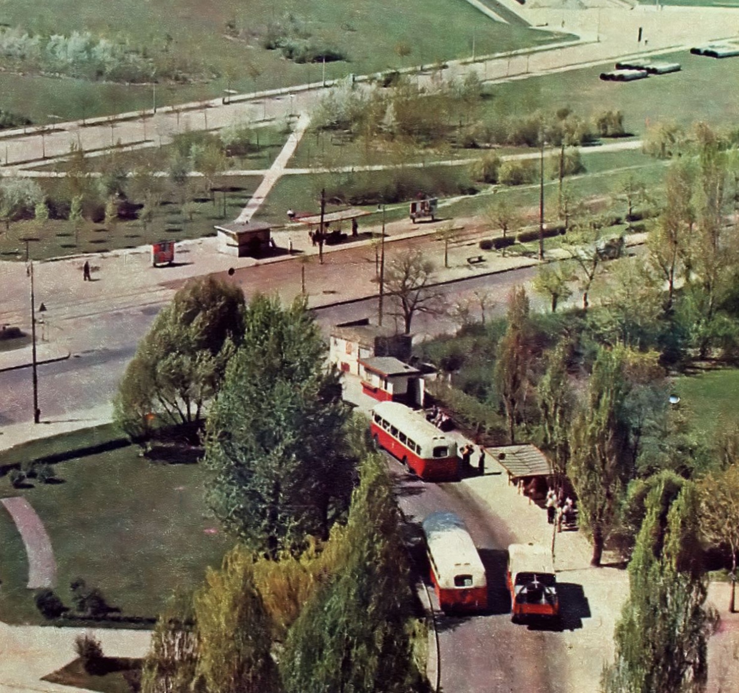 328, 799
Słowa kluczowe: APH49 328 135 IK620A 799 PogotowieAutobusowe Waszyngtona/ParkSkaryszewski 1964