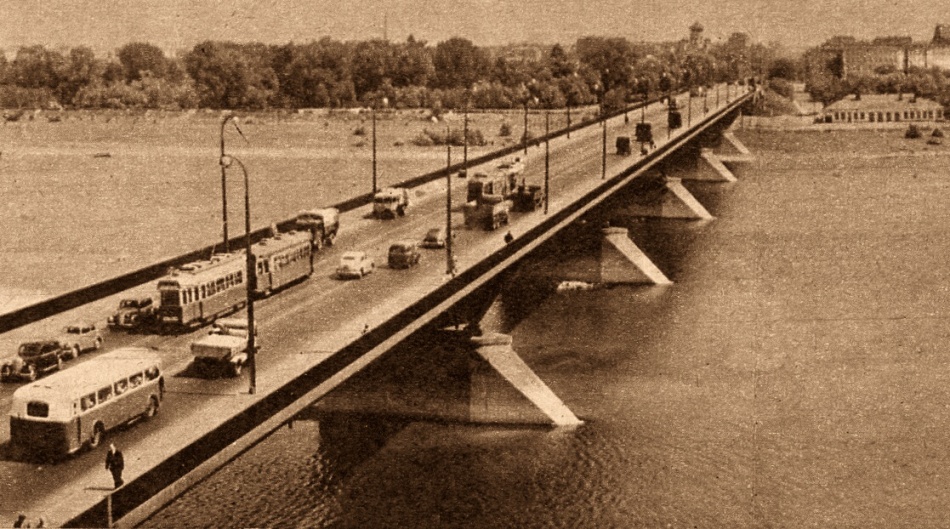 Chausson APH 49
Na Moście Śląsko-Dąbrowskim pod koniec lat 50-tych.
Słowa kluczowe: APH49 WagonK+P15 MostŚląskoDąbrowski 1957