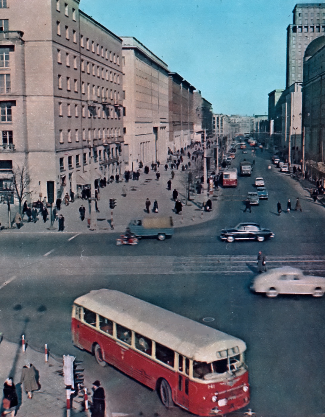 141
Foto: Zbyszko Siemaszko
Słowa kluczowe: APH521 141 112 Skoda8Tr MarszałkowskaŚwiętokrzyska 1964