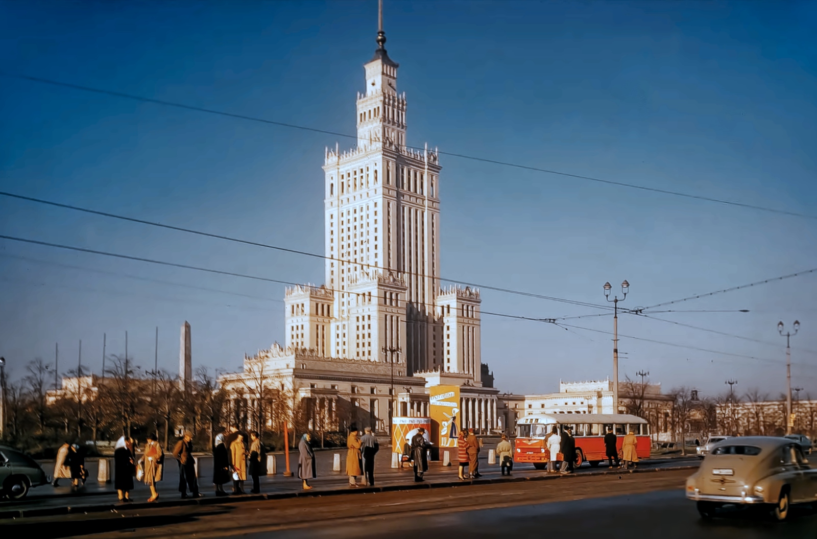 14
14: APH521, produkcja 1954, R5, R6, kasacja w maju 1966.

Foto: Harrison Forman.
Słowa kluczowe: APH521 14 Marszałkowska 1960