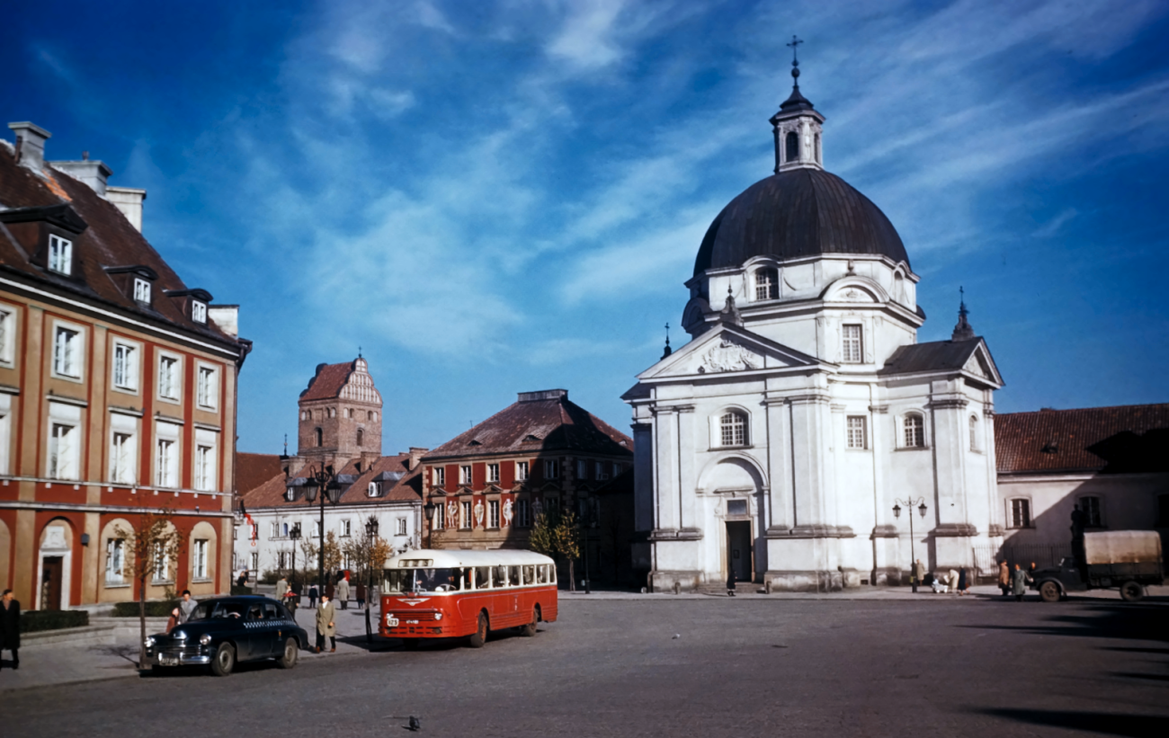 2
Foto: Harrison Forman.
Słowa kluczowe: APH521 2 125 RynekNowegoMiasta 1960