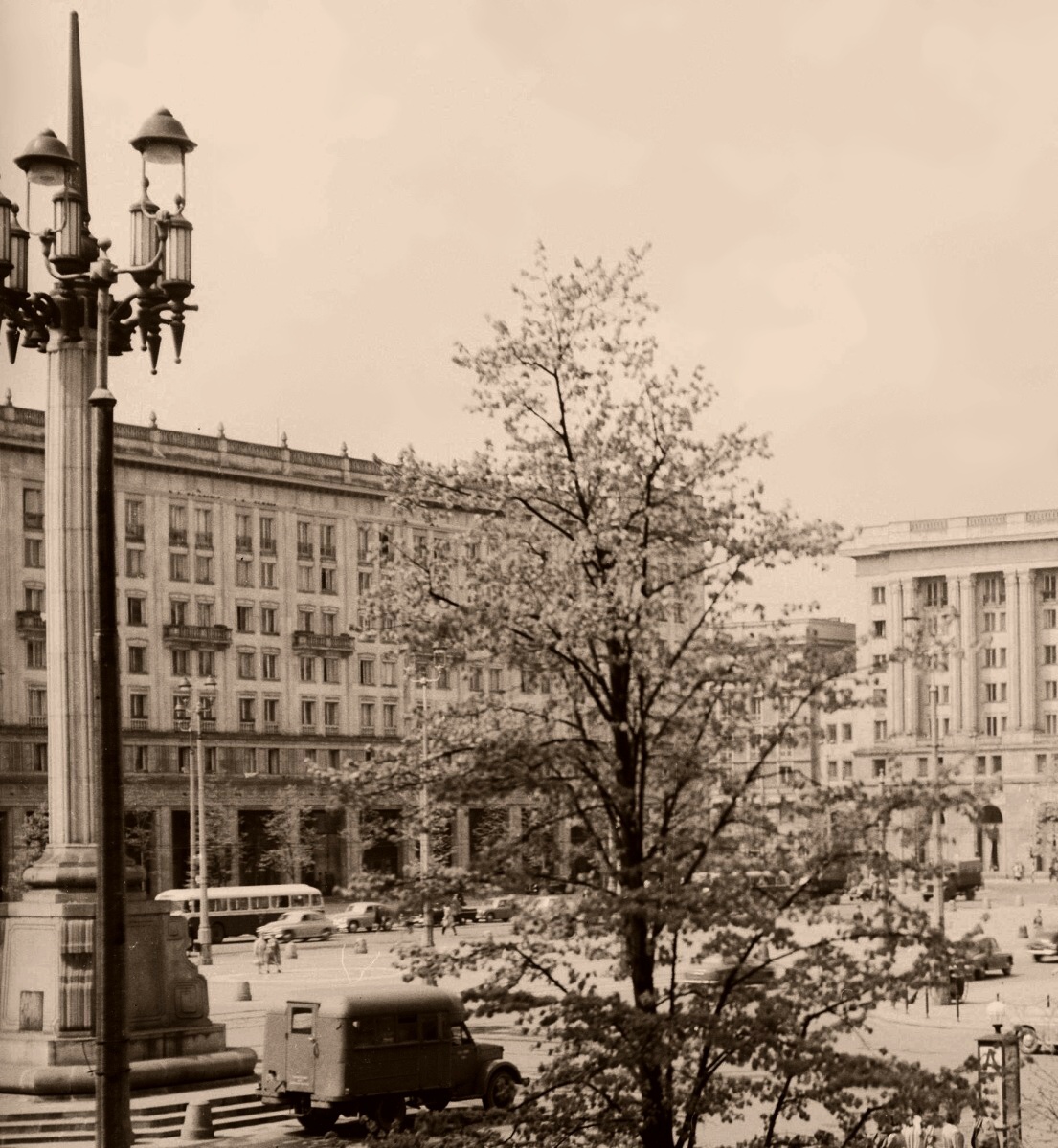 456
Foto: Zbyszko Siemaszko.
Zdjęcie jest własnością NAC.
Wszelkie prawa zastrzeżone.

Słowa kluczowe: APH521 456 118 PlacKonstytucji 1958