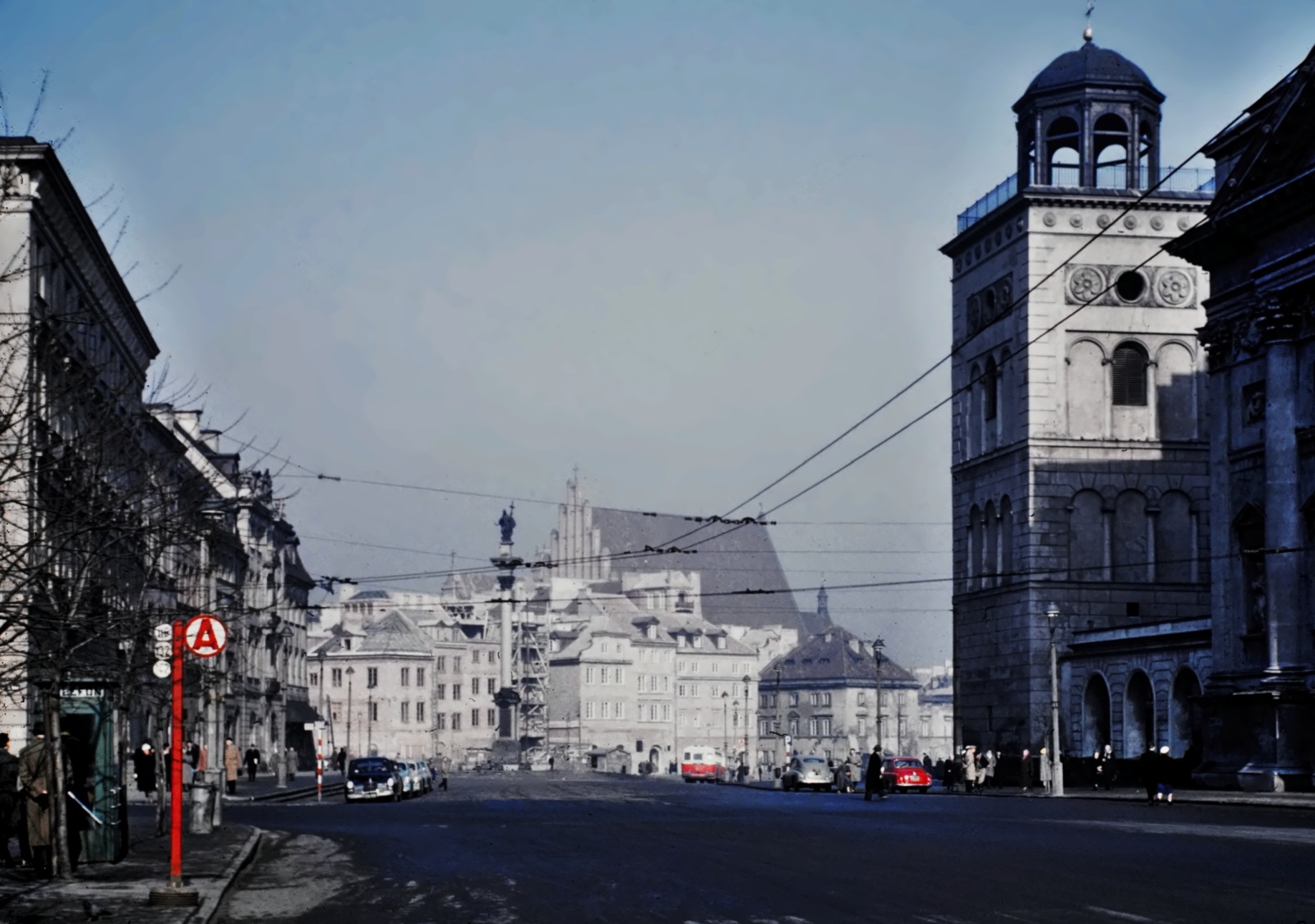 ChaussonAPH521
Chwilowy jedynie przystanek 142 na Krakowskim Przedmieściu.

Foto: Mogens Torsleff.
Zdjęcie jest własnością NAC.
Wszelkie prawa zastrzeżone.
Rekonstrukcja: Omni-Bus.
Słowa kluczowe: APH521 107 PlacZamkowy 1958