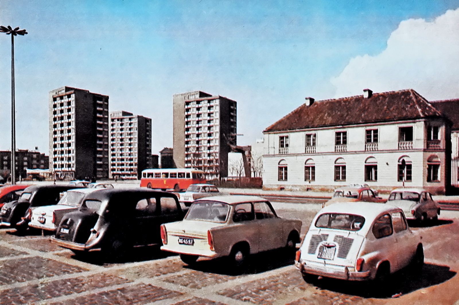 ChaussonAPH521
Foto: Zbyszko Siemaszko.
Słowa kluczowe: APH521 PlacTeatralnyBielańska 1969