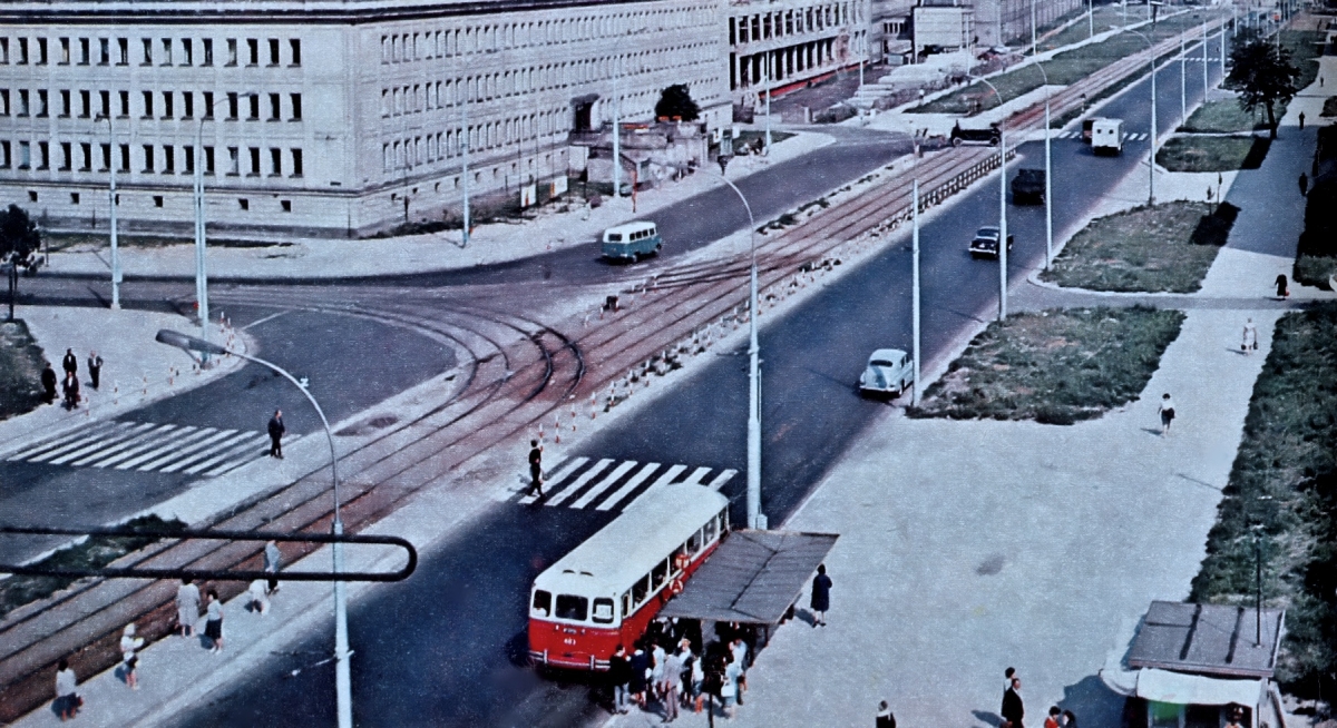 481
481: produkcja 1956, R5, R6, kasacja w czerwcu 1966.

Foto: Jacek Sielski.
Słowa kluczowe: APH522 481 159 Kasprzaka 1964