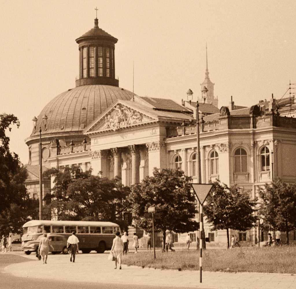 560
Ostatnie kursy Chaussonów w Warszawie.
560: produkcja 1957, R5, R6, kasacja w grudniu 1968.

Foto: Grażyna Rutowska.
Zdjęcie jest własnością NAC.
Wszelkie prawa zastrzeżone.

Słowa kluczowe: APH522 560 Królewska 1968