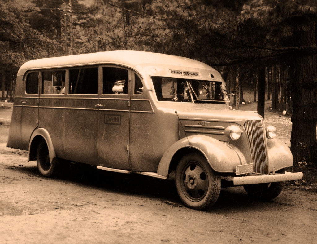 LW-99
W drodze do stacji Rymanów-Zdrój.

Zdjęcie jest własnością NAC.
Wszelkie prawa zastrzeżone.

Słowa kluczowe: Chevrolet LW-99 RymanówZdrój 1937