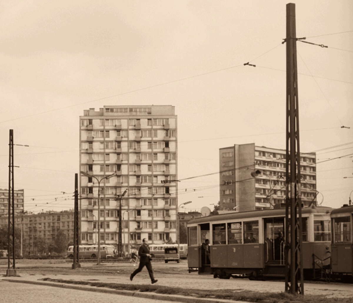 1594
1594: ND1, produkcja 1951, 11.02.1969 przekazana do Poznania na 599.
A w tle ogórek przegubowy i jego krótki protoplasta.

Foto: Grażyna Rutowska.
Zdjęcie jest własnością NAC.
Wszelkie prawa zastrzeżone.

Słowa kluczowe: WagonN+ND 1594 1 Starzyńskiego 1967