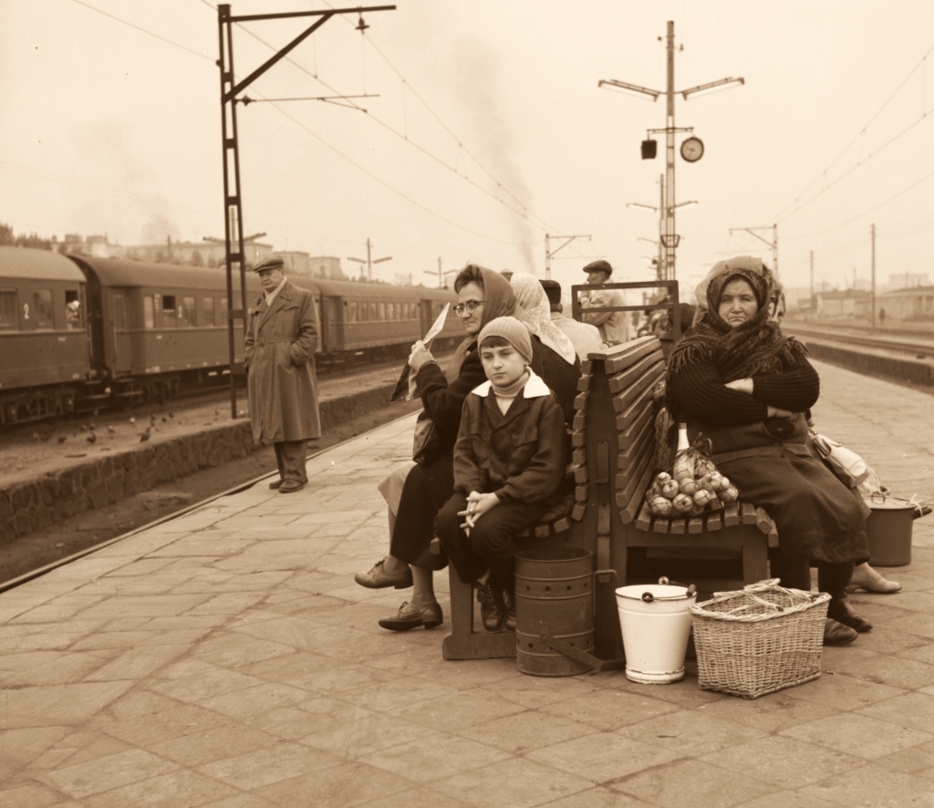 Dworzec Wileński
Sielskie klimaty na Wileńszczaku.
Mieliśmy takie wiadro...

Foto: Jerzy Piasecki.
Zdjęcie jest własnością NAC.
Wszelkie prawa zastrzeżone.

Słowa kluczowe: DworzecWileński 1963