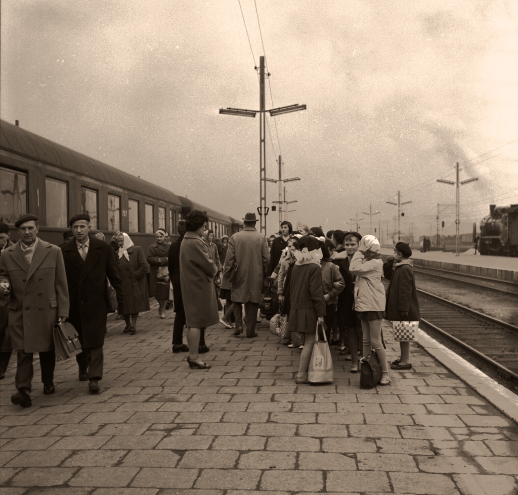 Dworzec Wileński
Kiedyś tak to wyglądało.

Foto: Jerzy Piasecki.
Zdjęcie jest własnością NAC.
Wszelkie prawa zastrzeżone.

Słowa kluczowe: DworzecWileński 1963