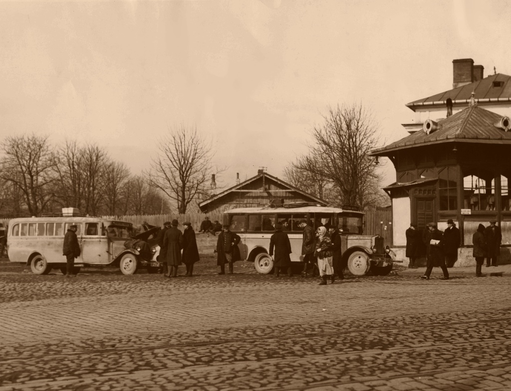 Dworzec Autobusowy Plac Unii Lubelskiej
Zdjęcie jest własnością NAC.
Wszelkie prawa zastrzeżone.
Foto: Jan Binek
Słowa kluczowe: DworzecAutobusowy PlacUniiLubelskiej 1931